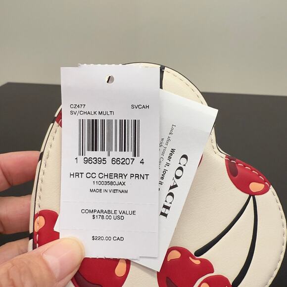 Last 1 ‼️Coach CZ477 Heart Coin Case With Cherry Print - Picture 7 of 7